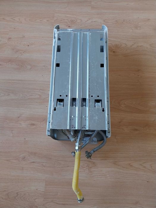 Gazowy przepływowy podgrzewacz do wody Junkers Hydro 4200 WR 9/10-4KB