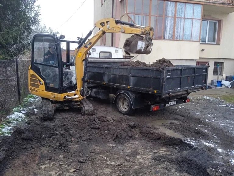 Przekrusz betonowy   gruz kruszony   ceglany  ziemia piasek