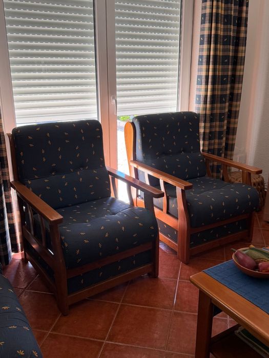 Conjunto de Sofás em Madeira Maciça (3 + 2 Poltronas)