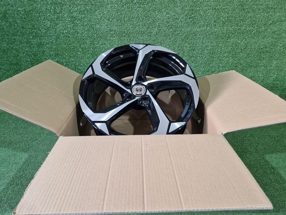 Диски R18 8,0J ET35 PCD 5 х 114,3 на Lexus NX RX Toyota Prius DL01