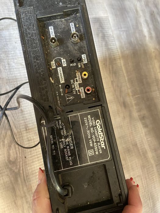 Продам касетний відеомагнітофон. Бу. Робочий.