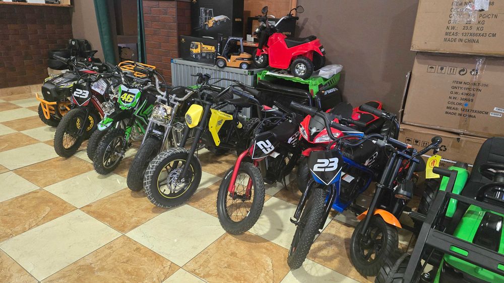 Sklep SHOWROOM AUTO samochód Akumulator Elektryczny QUAD Motor