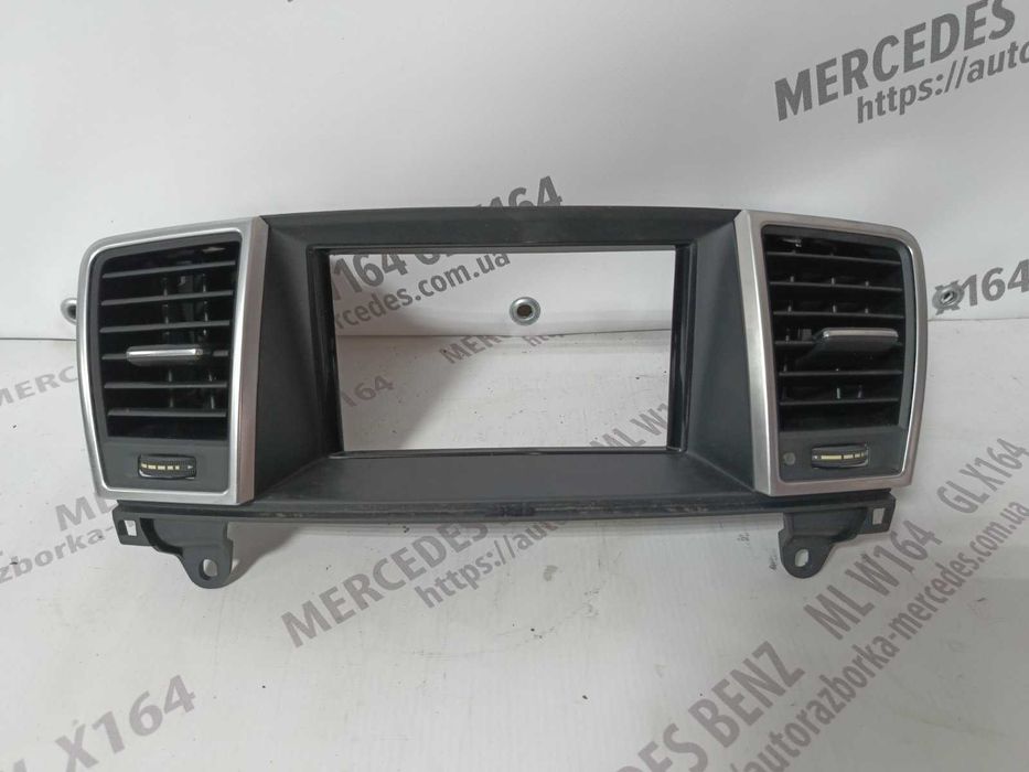 Дефлектори Mercedes ML W166 центральні Решітки обдуву