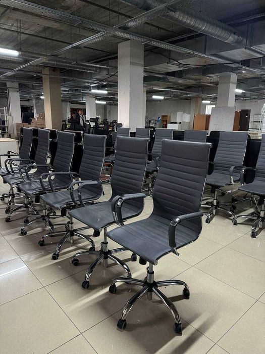 Продаж з офісу стелажи,тумби,столи, крісла,стільці,оргтехніка