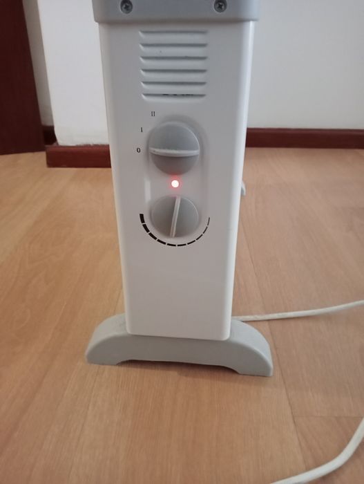 Aquecedor elétrico em muito bom estado de conservação e a funcionar