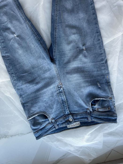 Джинси скіні та кльош різні роміри