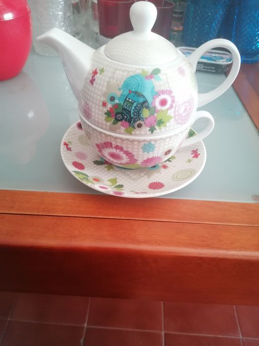 Bule e chavena de chá