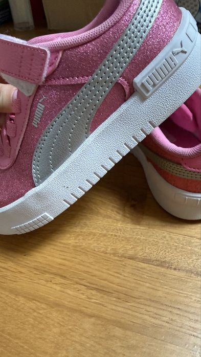 Нові кросівки Nike