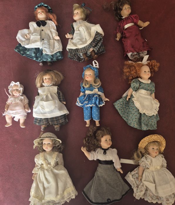 Bonecas de porcelana e acessórios