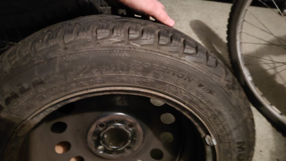 Koła na felgach stalowych 4 śruby 4x100 mm opony zimowe 175/65 R15