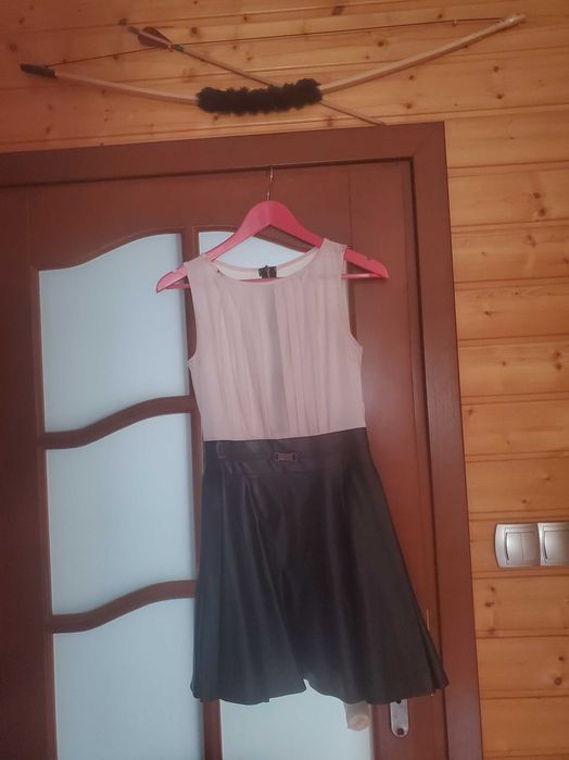 Sukienka wizytowa biało-czarna z eko skórką. Rozmiar XS 34