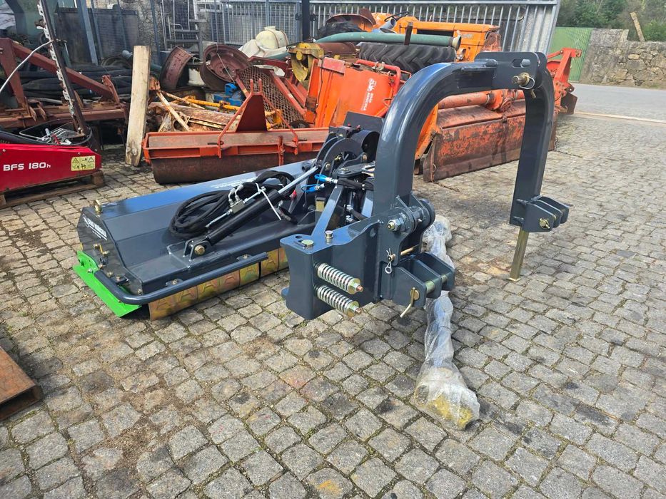 Triturador agricola de martelos com braço articulado de 1.80 Mt trabalho - Novo