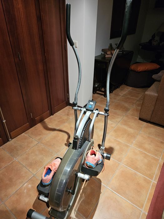 Passadeira corrida e bicicleta elíptica