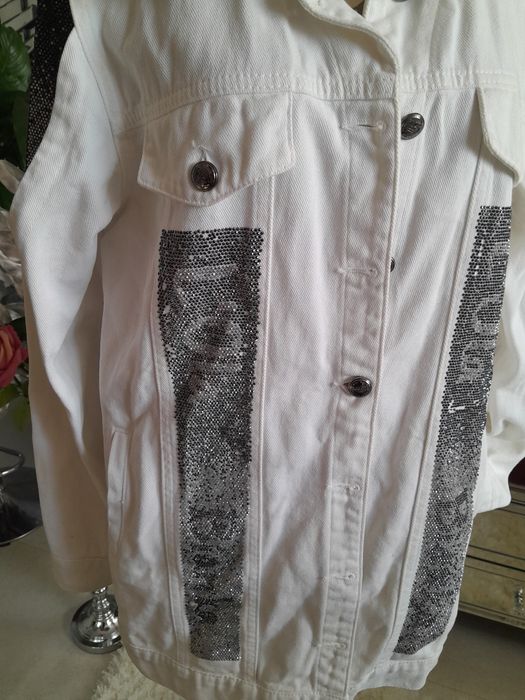 Elegancka bomberka zdobiona cyrkoniami