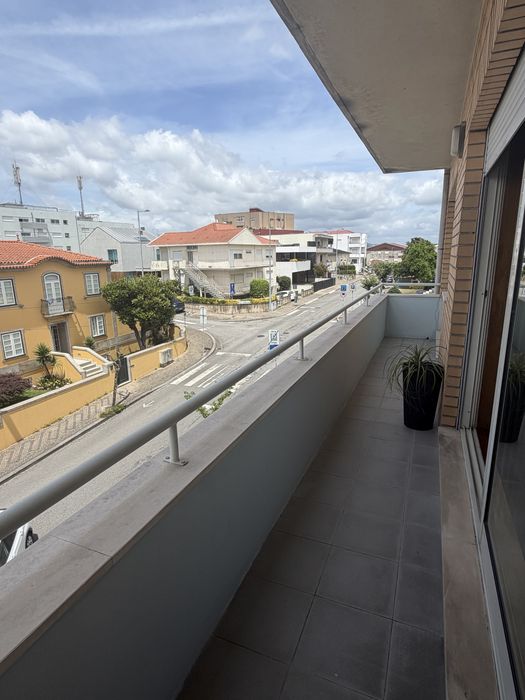 Apartamento T3 mobilado a venda na rua dos Combatebtes do Ultramar