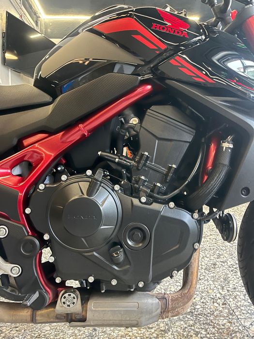 Honda CB 750 A Hornet, de 2025 Irrepreensível com 9049 Kms