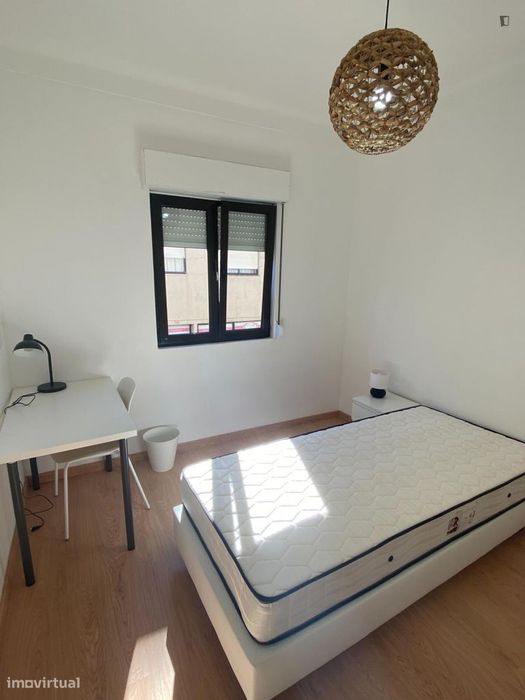 Quarto - localizado em Senhora da Hora Porto