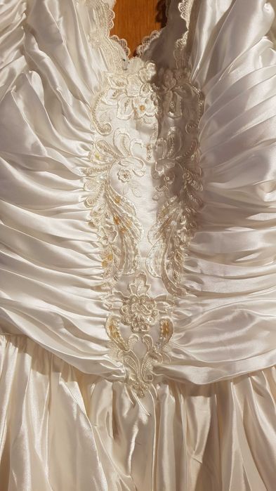 Vestido Noiva saiote e cauda Vintage 32 anos. Oferta limpeza