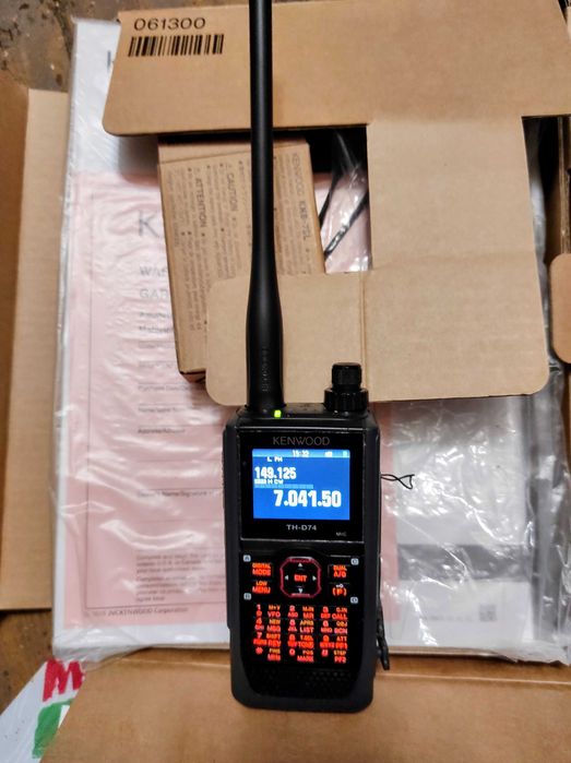 Radiotelefon Kenwood TH-D74 * Duobander- Kombajn radiowy do ręki.