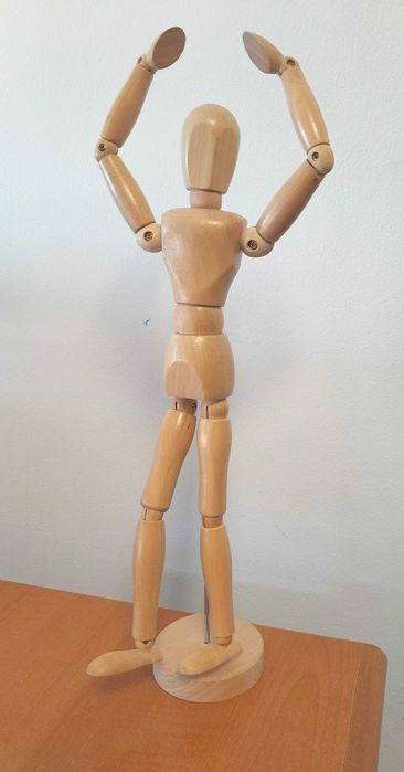 Boneco de madeira articulado