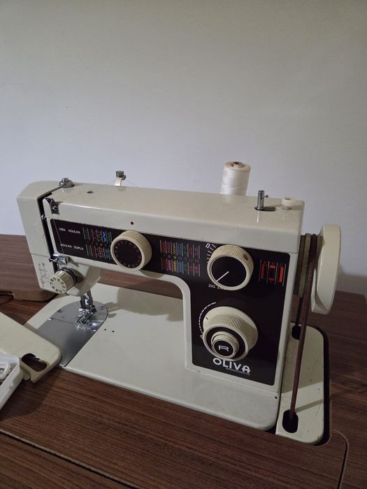 Máquina de Costura Oliva