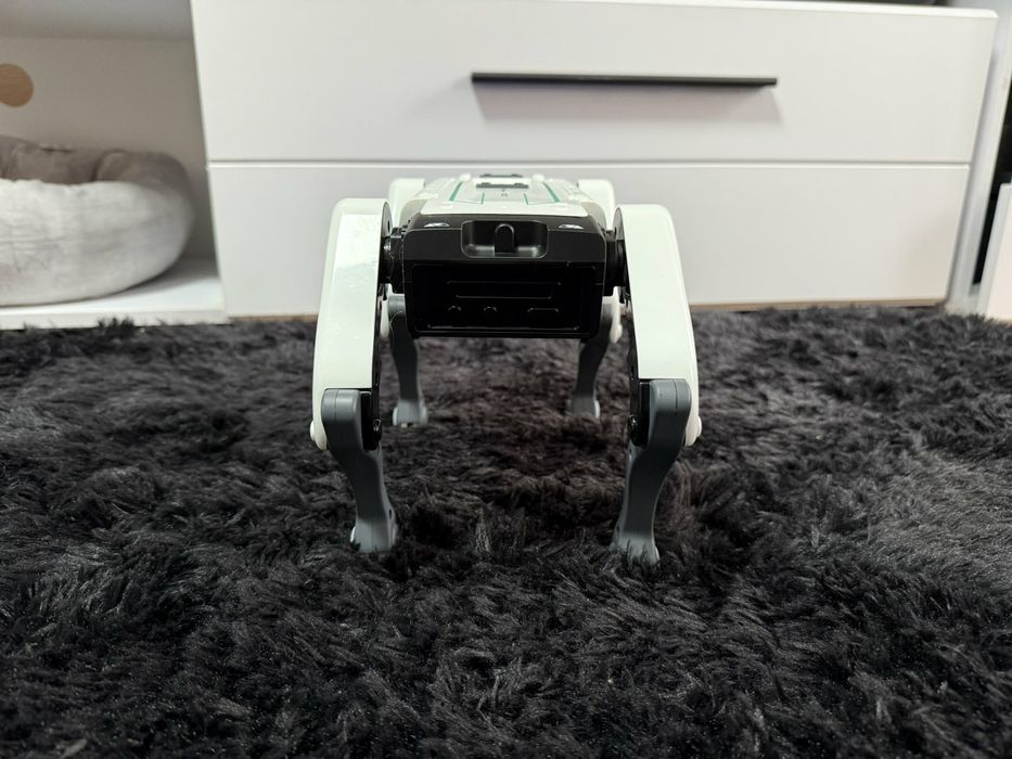 Робот собака даёт лапу бегает пртседает отжимается сПультом управления