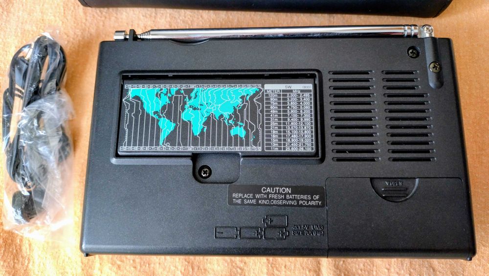 Radio Portatil Panasonic RF-B33 FM/MW/SW