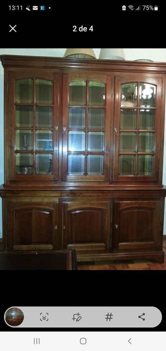 Cristaleira em cerejeira