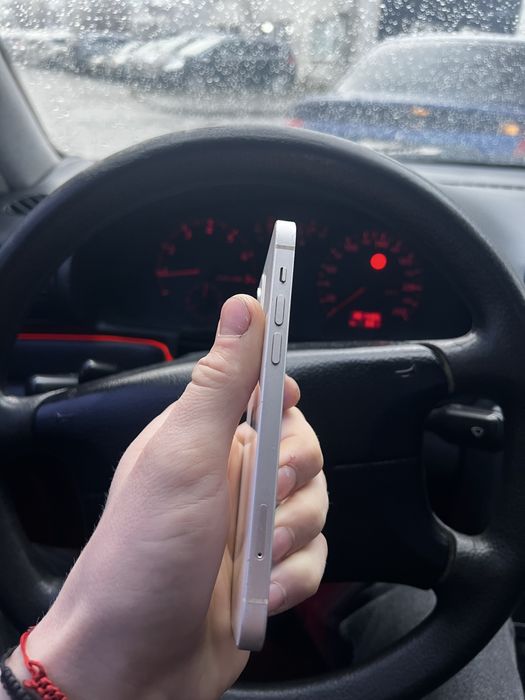 Продам iphone 12 128