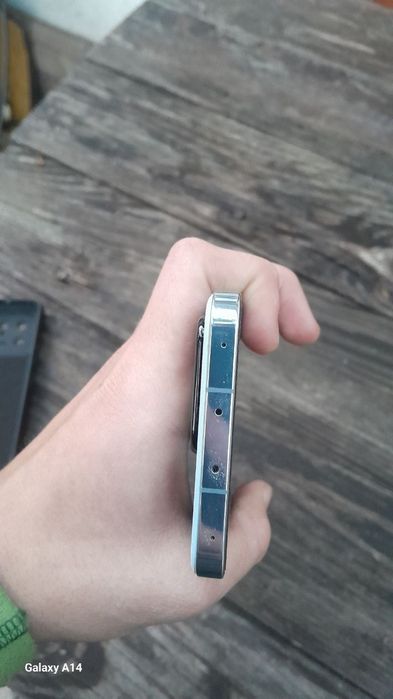 Xiaomi 13.    12/512