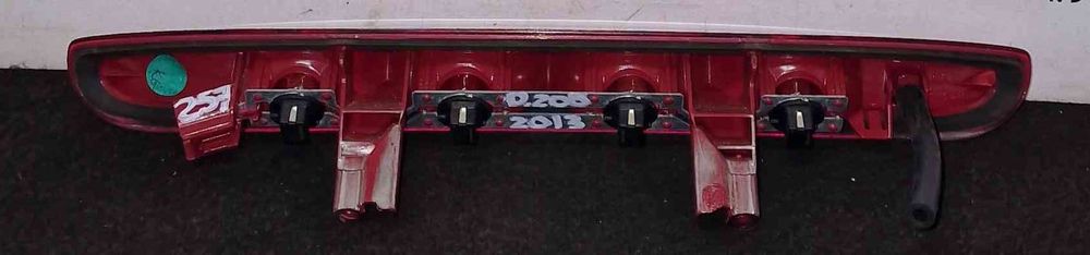 Luz Stop Adicional / 3º Stop - PEUGEOT 208 I