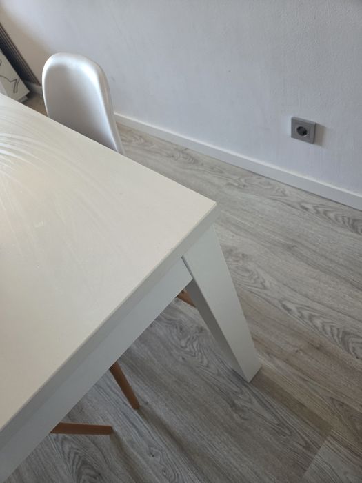 Mesa  extensível com cadeiras