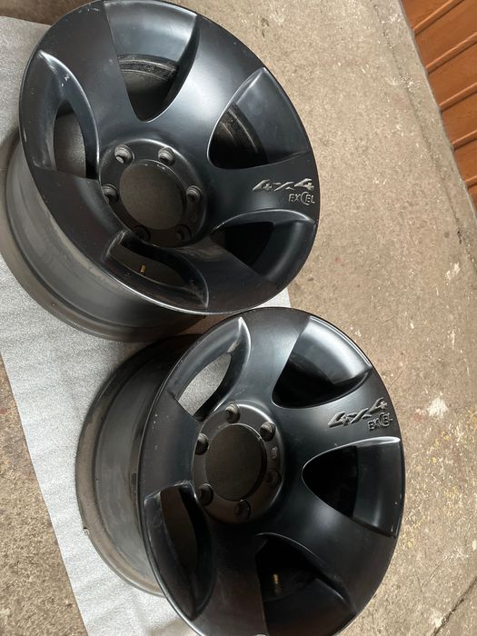 Felgi aluminiowe 4x4 Excel 15x8,5 ET-35 szt 4