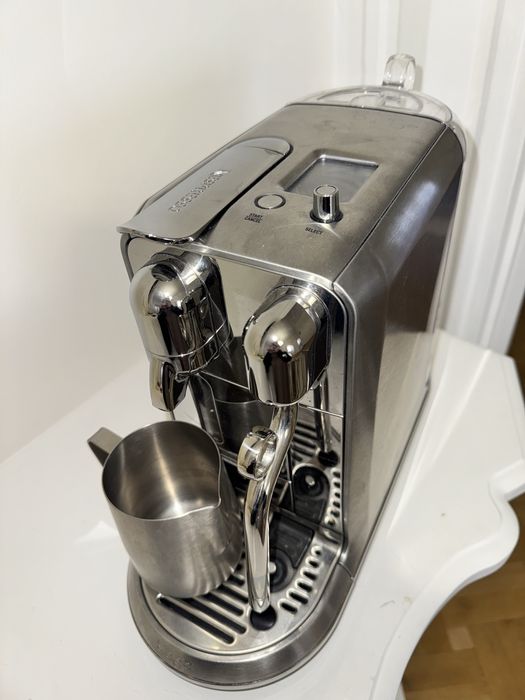 Кавоварка  капсульна Nespresso