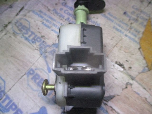 Pistola do depósito de combustível VOLVO V50 (MW)