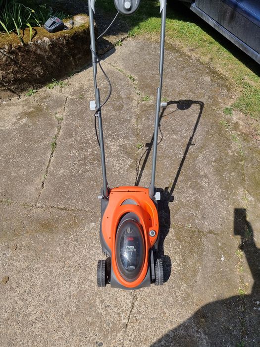 Kosiarka akumulatorowa Husqvarna Flymo SimpliMow 320 18 V Power For All bosch