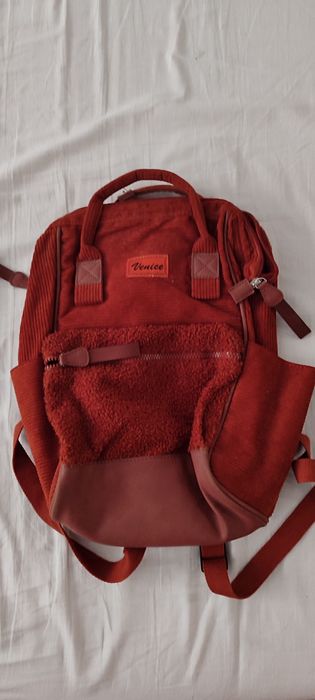 Pomarańczowy plecak