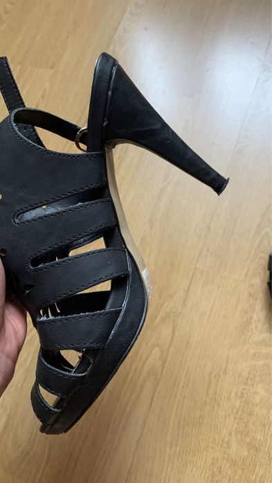 Sandały na obcasie 37