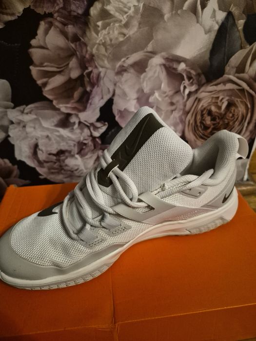 Buty Nike raz założone