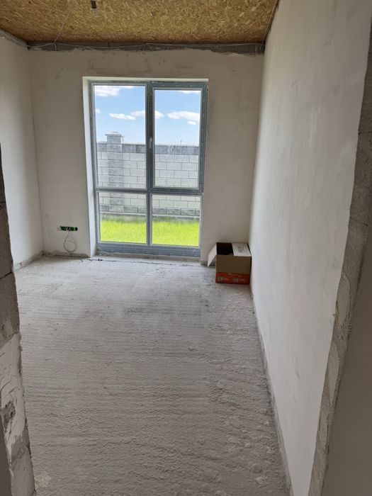 Неперевершена Американка поруч з лісом(!)