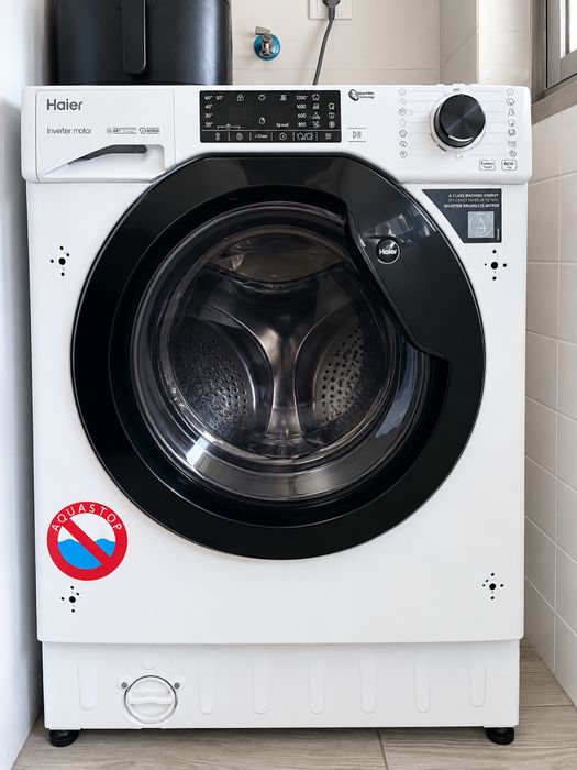 Máquina de Lavar e Secar Roupa Encastrável Haier HWDQ90B416FWB-S Carga Frontal Motor Inverter de 9/5 Kg e de 1600 rpm - Branco