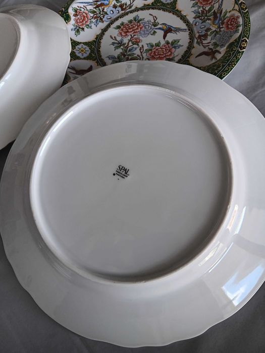 Pratos de porcelana para apoio, motivos diversos, óptimo estado