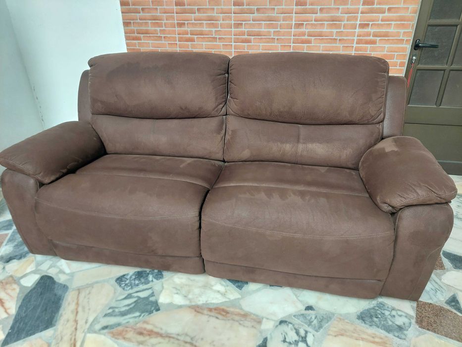 Vendo Sofá de 3 Lugares em Pele, com Relax Duplo