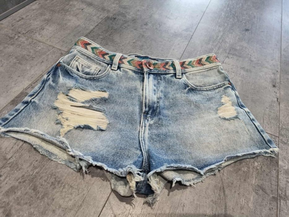 Jeansowe szorty z wysokim stanem S 36 Cropp