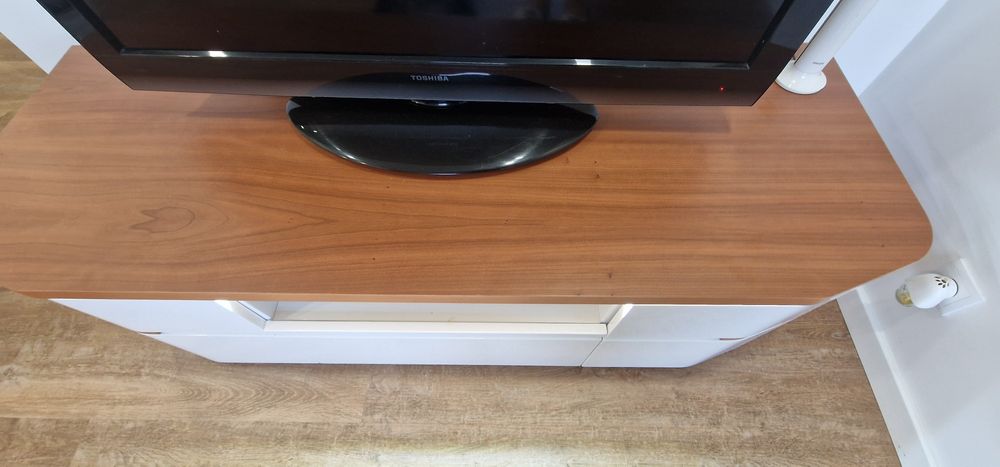 Aparador de Tv alto brilho branco NOVO