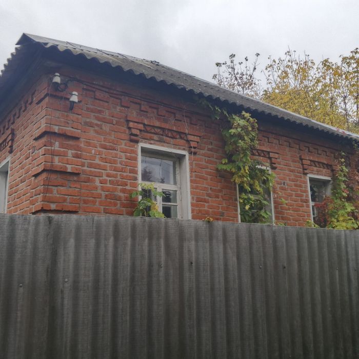 Продаю кирпичный дом в живописном р-не возле г.Мерефа выход в лес