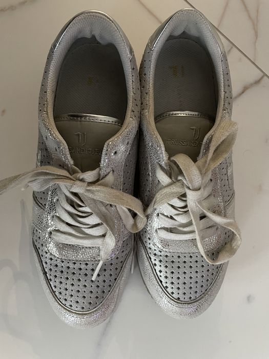 Trusardi Jeans adidasy damskie srebrne rozm. 39