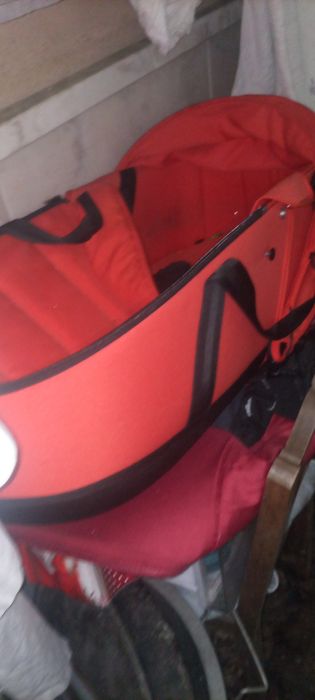 2 berços Chicco 10eur.