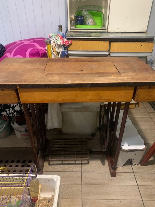 Швейна машинка старовинна