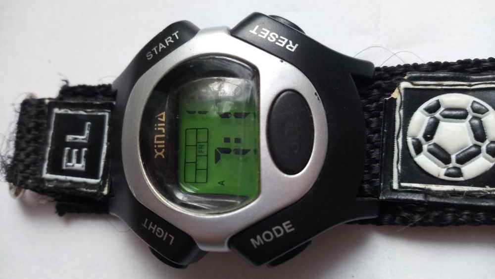 Часы электронные б/у. Не рабочие.